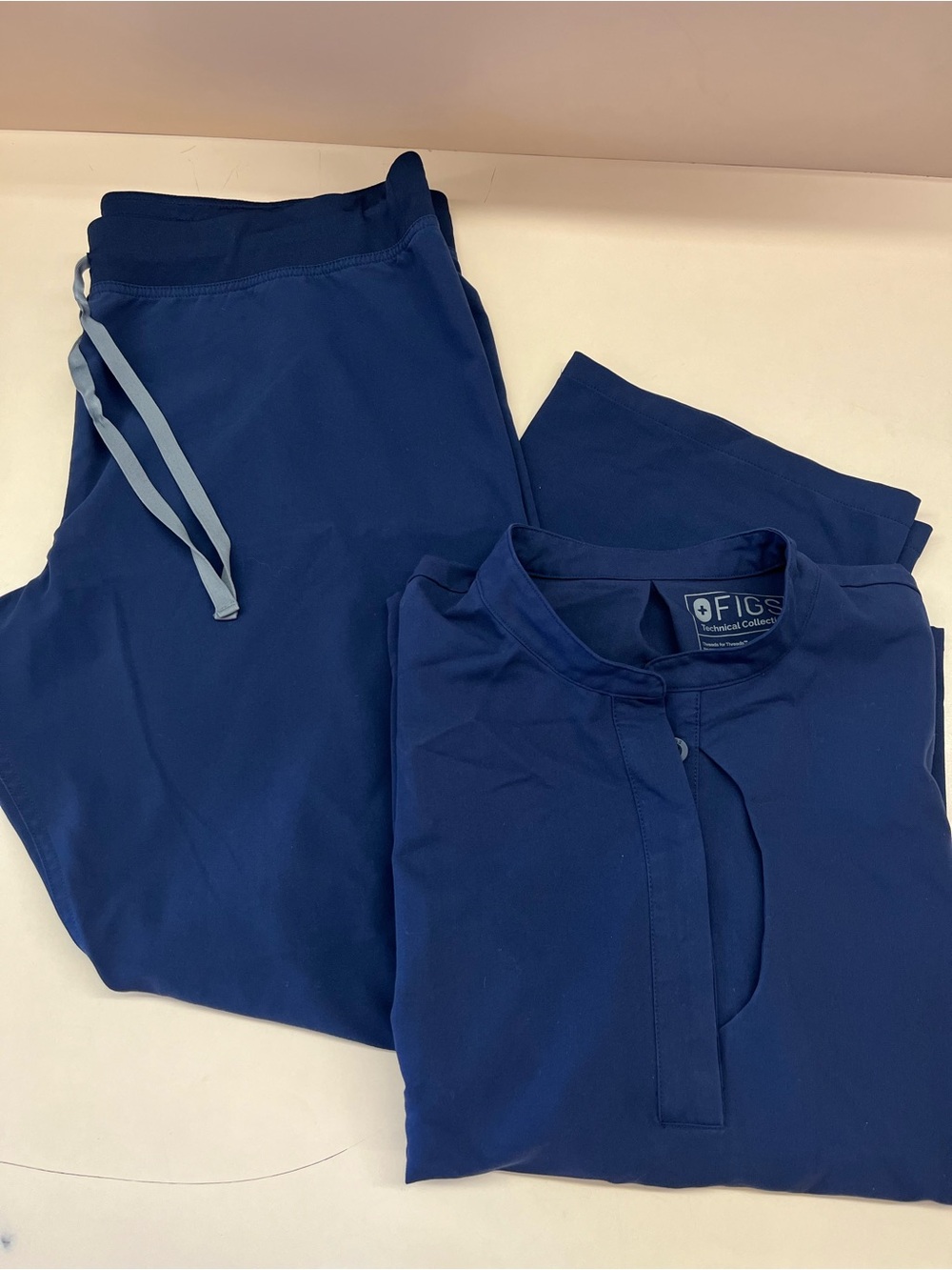 FIGS Scrub Set Navy L/XL